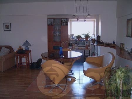 vanzare apartament decomandata, zona Calea Calarasilor, orasul Bucuresti, suprafata utila 69 mp