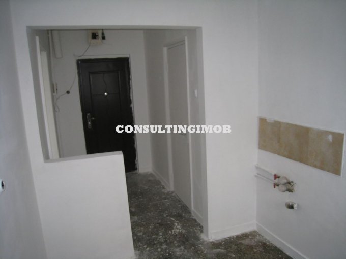 agentie imobiliara vand apartament semidecomandat, in zona Titan, orasul Bucuresti