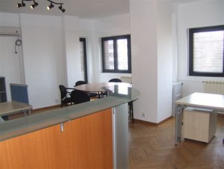 vanzare apartament cu 3 camere, decomandat, in zona Dacia, orasul Bucuresti