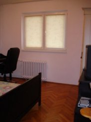 vanzare apartament cu 3 camere, decomandat, in zona Unirii, orasul Bucuresti