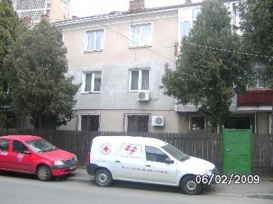 vanzare apartament cu 3 camere, semidecomandat, in zona Ferdinand, orasul Bucuresti