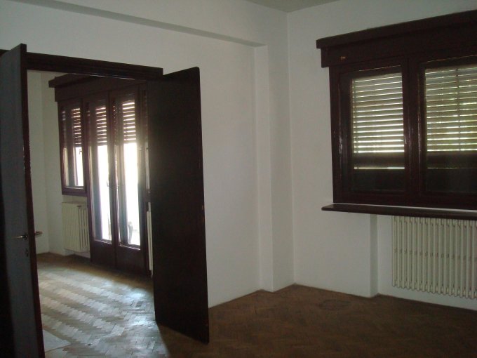 Bucuresti, zona Victoriei, apartament cu 3 camere de inchiriat, Nemobilat