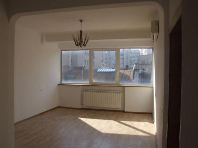 agentie imobiliara inchiriez apartament semidecomandat, in zona Batistei, orasul Bucuresti
