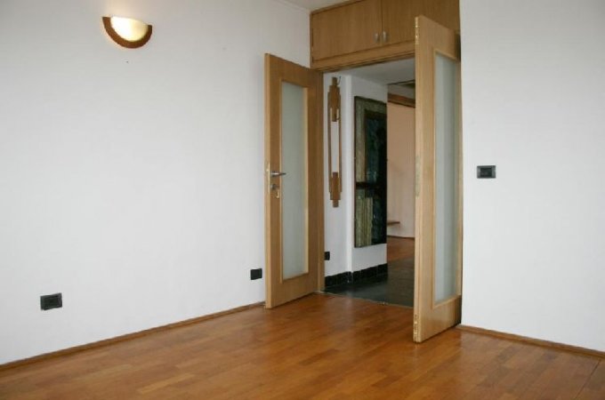 Apartament cu 4 camere de vanzare, confort 1, zona Unirii,  Bucuresti