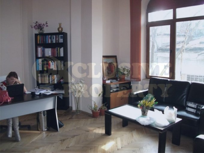 inchiriere apartament cu 5 camere, decomandata, in zona Parcul Carol, orasul Bucuresti