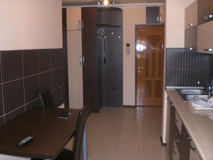 vanzare apartament cu 2 camere, decomandat, in zona Dacia, orasul Constanta