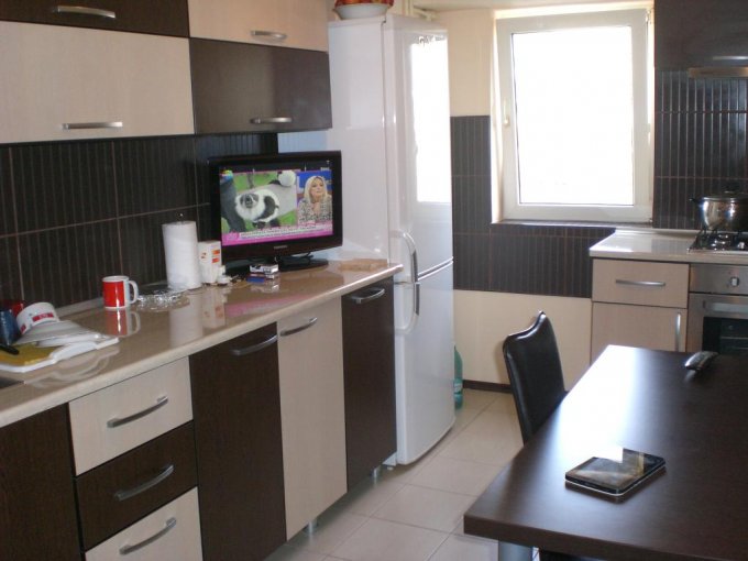 agentie imobiliara vand apartament decomandat, in zona Dacia, orasul Constanta