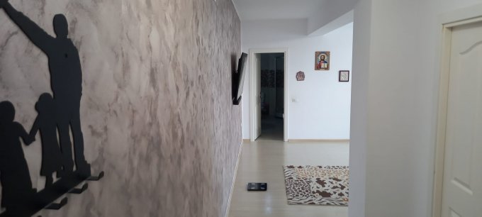 Apartament de vanzare in Constanta cu 3 camere, cu 1 grup sanitar, suprafata utila 72 mp. Pret: 92.500 euro negociabil. Usa intrare: Metal.