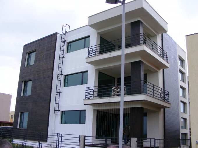 vanzare apartament cu 3 camere, decomandata, in zona Tomis Plus, orasul Constanta
