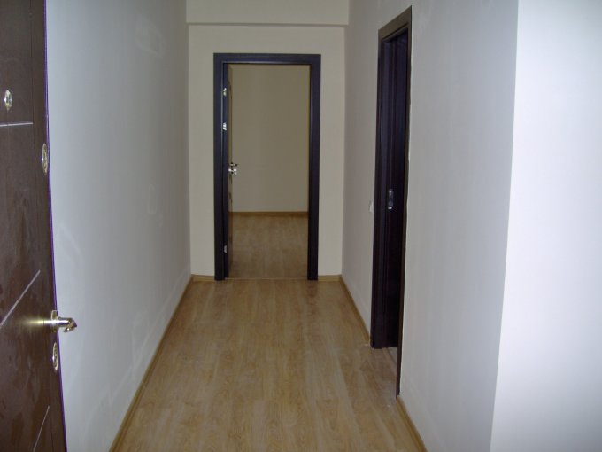 vanzare apartament cu 3 camere, decomandat, in zona Delfinariu, orasul Constanta