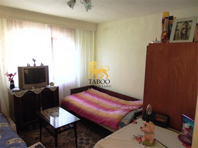 vanzare apartament cu 2 camere, semidecomandat, in zona Cetate, orasul Alba Iulia