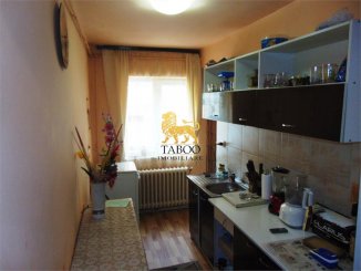 vanzare apartament cu 2 camere, decomandat, in zona Cetate, orasul Alba Iulia