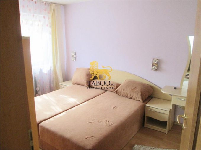 Apartament cu 3 camere de inchiriat, confort 1, zona Lucian Blaga,  Sebes Alba