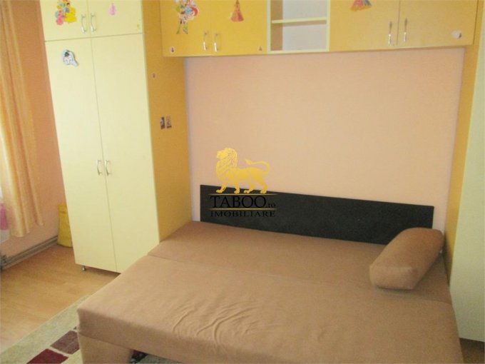 Apartament cu 3 camere de inchiriat, confort 1, zona Lucian Blaga,  Sebes Alba