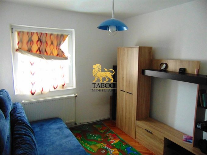 inchiriere apartament cu 3 camere, semidecomandat, in zona Cetate, orasul Alba Iulia