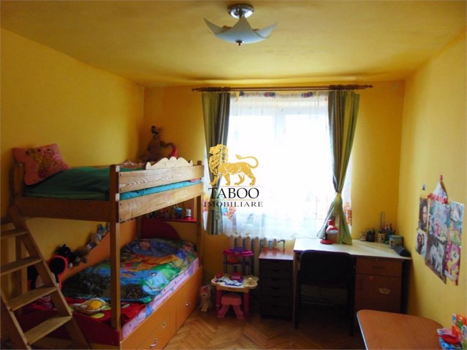 agentie imobiliara vand apartament semidecomandat, in zona Ampoi 1, orasul Alba Iulia