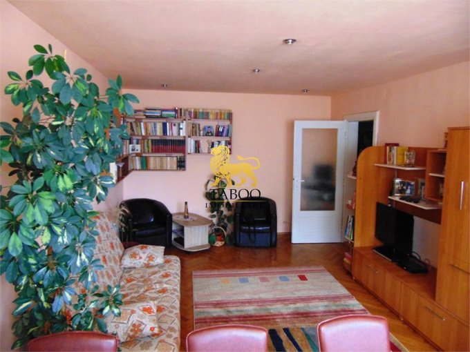 vanzare apartament cu 3 camere, semidecomandat, in zona Ampoi 1, orasul Alba Iulia