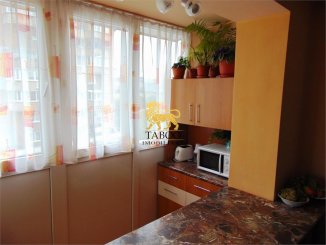 Apartament cu 3 camere de vanzare, confort 2, zona Ampoi 1,  Alba Iulia Alba