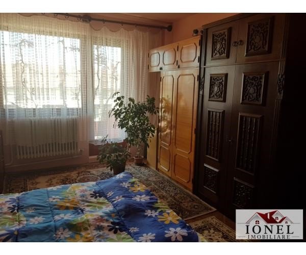 vanzare casa de la agentie imobiliara, cu 5 camere, in zona Centru, orasul Alba Iulia