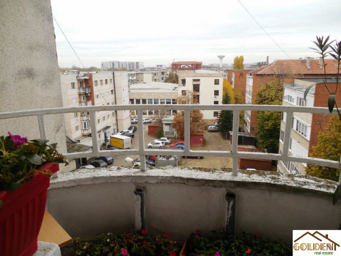 agentie imobiliara vand apartament decomandat, in zona B-dul Revolutiei, orasul Arad