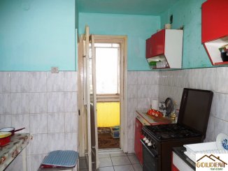 agentie imobiliara vand apartament decomandat, in zona Gara, orasul Arad