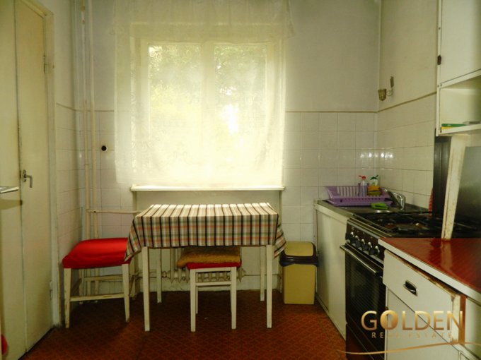 vanzare apartament cu 3 camere, semidecomandat, in zona Podgoria, orasul Arad