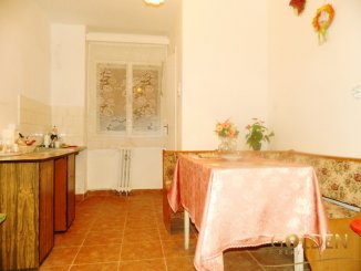 vanzare apartament cu 3 camere, semidecomandat, in zona Aurel Vlaicu, orasul Arad