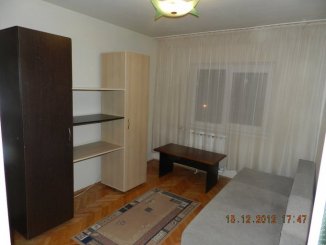 proprietar inchiriez apartament decomandat, in zona Alfa, orasul Arad