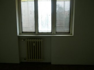 agentie imobiliara inchiriez apartament decomandat, in zona Ultracentral, orasul Arad