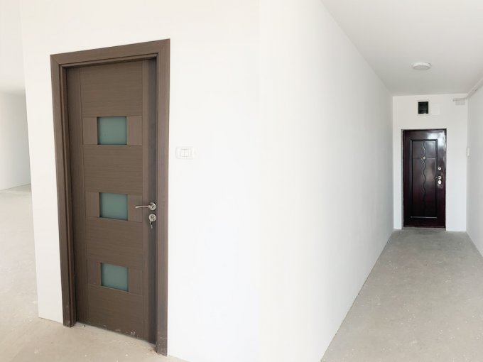 Apartament cu 3 camere de vanzare, confort Lux, zona Boul Rosu,  Arad