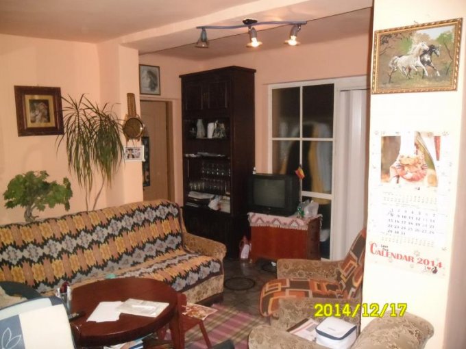 Apartament cu 3 camere de vanzare, confort Lux, zona Cartierul Functionarilor,  Arad