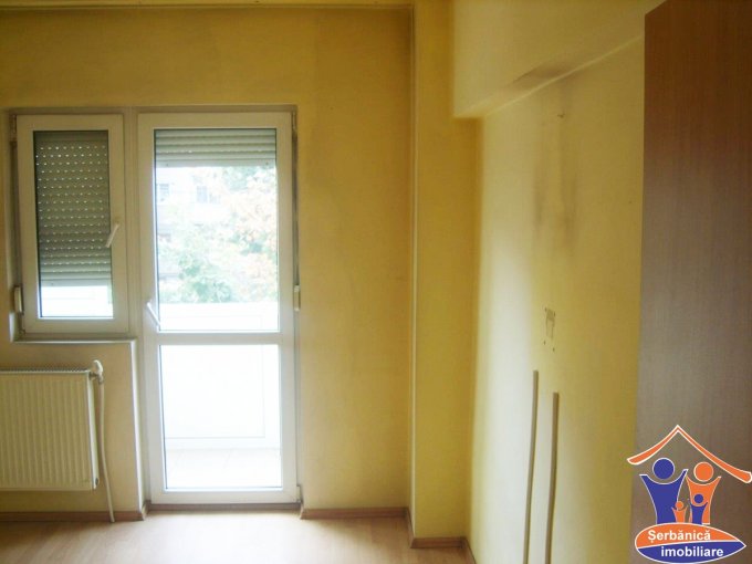 Apartament cu 4 camere de vanzare, confort 1, zona Micalaca,  Arad