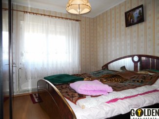 vanzare apartament cu 4 camere, decomandat, in zona Polivalenta, orasul Arad