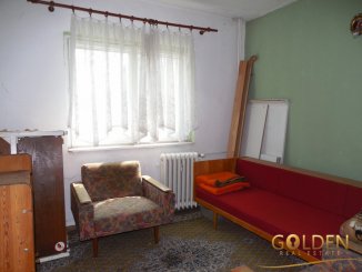 vanzare apartament cu 4 camere, decomandat, in zona Micalaca, orasul Arad
