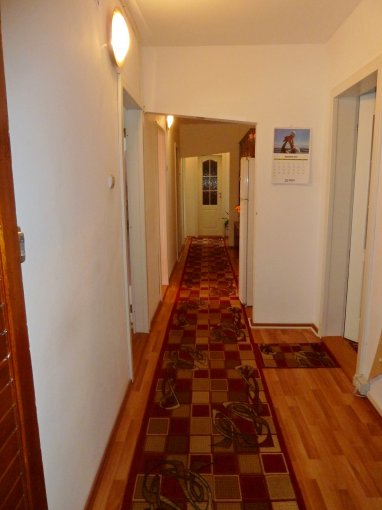 vanzare apartament cu 5 camere, decomandat, in zona Miorita, orasul Arad