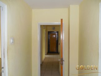 vanzare apartament cu 5 camere, decomandat, in zona Micalaca, orasul Arad