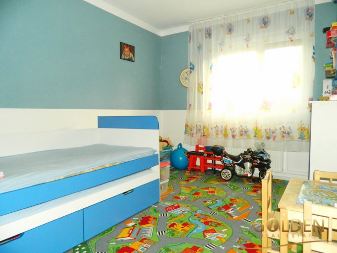  Arad, zona Aurel Vlaicu, apartament cu 5 camere de vanzare