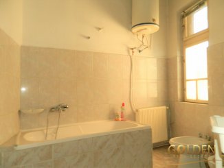 vanzare apartament cu 5 camere, semidecomandat, in zona Ultracentral, orasul Arad
