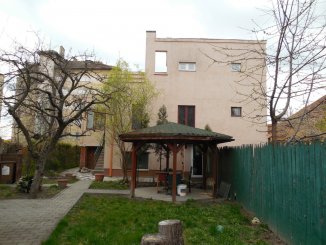 vanzare casa de la agentie imobiliara, cu 4 camere, in zona Centru, orasul Arad