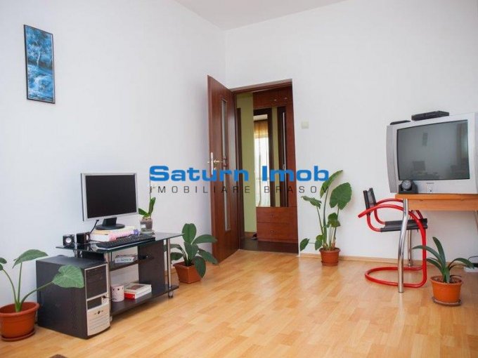 vanzare apartament cu 2 camere, decomandat, in zona Centrul Civic, orasul Brasov