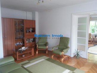 Apartament cu 3 camere de vanzare, confort 1, zona Centrul Istoric,  Brasov