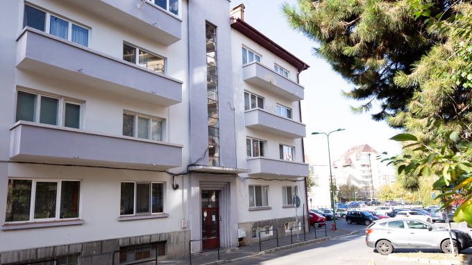 vanzare apartament cu 3 camere, decomandat, in zona Centrul Civic, orasul Brasov