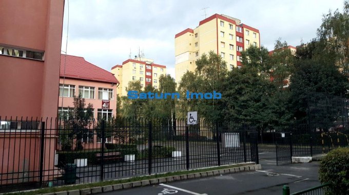 vanzare apartament cu 4 camere, semidecomandat, in zona Vlahuta, orasul Brasov