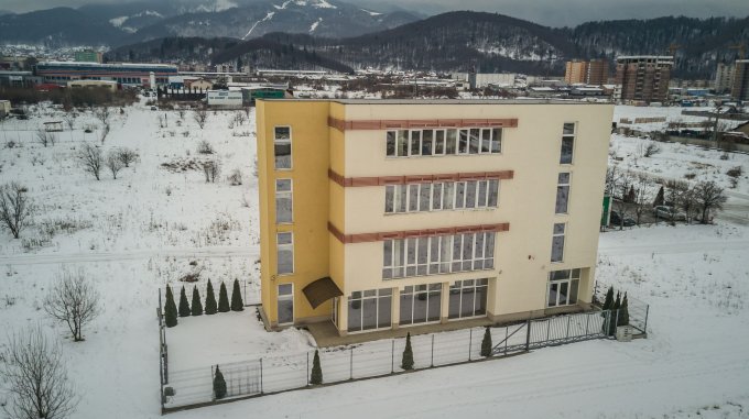 agentie imobiliara vand Spatiu comercial 20 camere, 564 metri patrati, in zona Calea Bucuresti, orasul Brasov