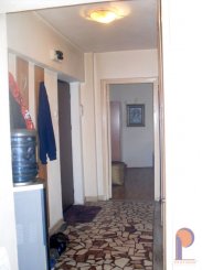 vanzare apartament cu 2 camere, decomandat, in zona 1 Mai, orasul Bucuresti