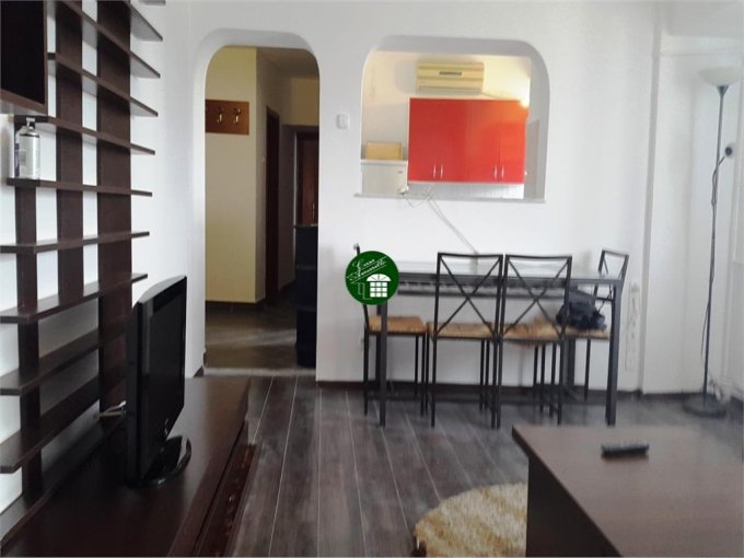 vanzare apartament cu 2 camere, decomandat, in zona Unirii, orasul Bucuresti