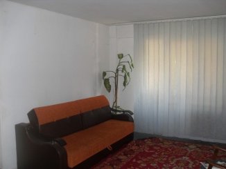 vanzare apartament cu 2 camere, decomandat, in zona Piata Victoriei, orasul Bucuresti