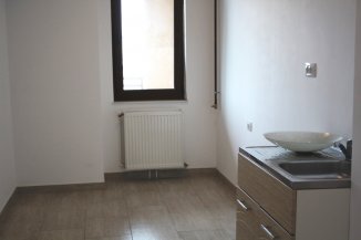 inchiriere apartament semidecomandat, zona Unirii, orasul Bucuresti, suprafata utila 74 mp