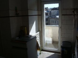 agentie imobiliara vand apartament decomandat, in zona Kogalniceanu, orasul Bucuresti