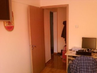 vanzare apartament cu 3 camere, semidecomandat, in zona Basarabia, orasul Bucuresti